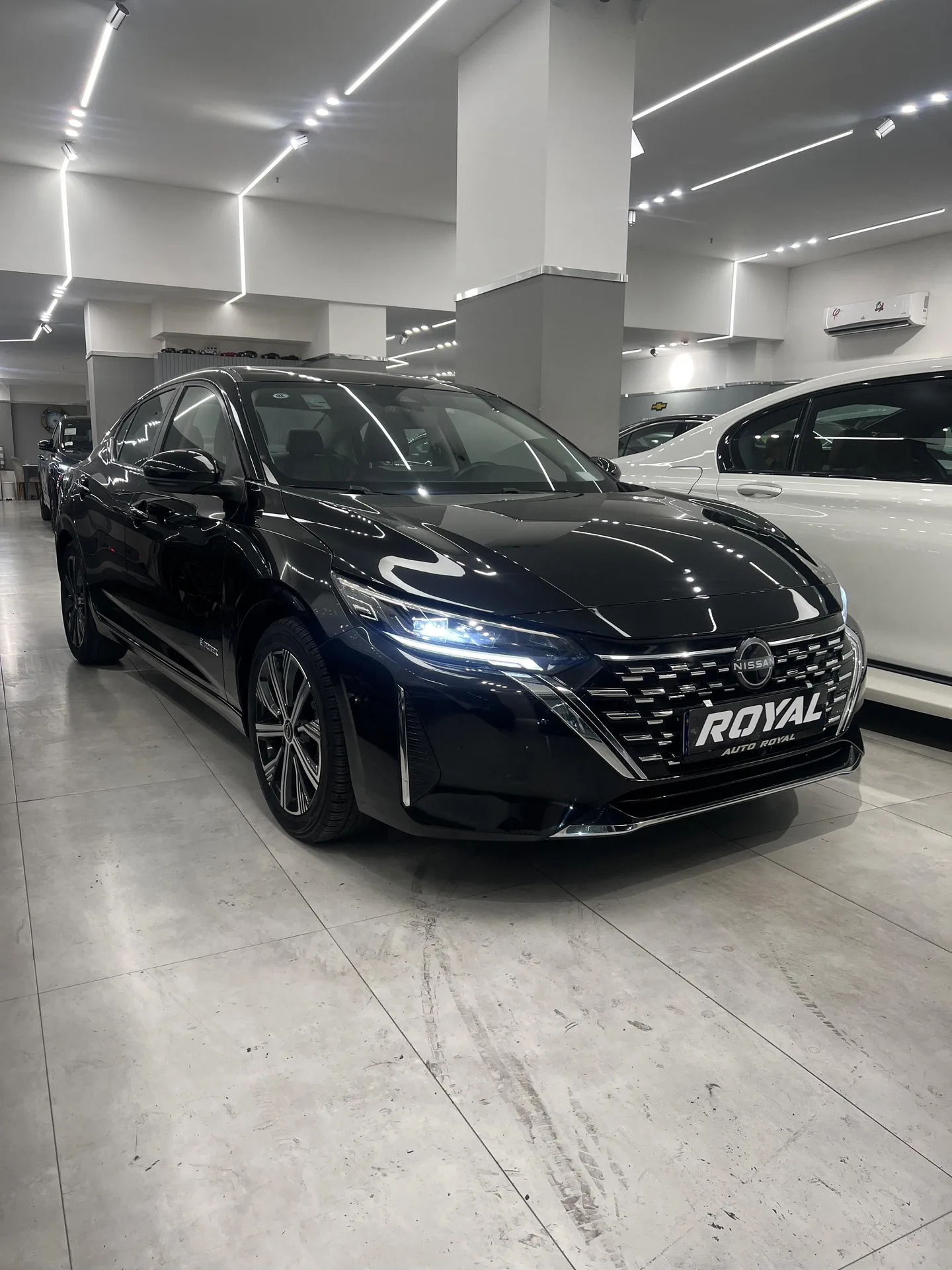 نیسان  سیلفی e-POWER 4