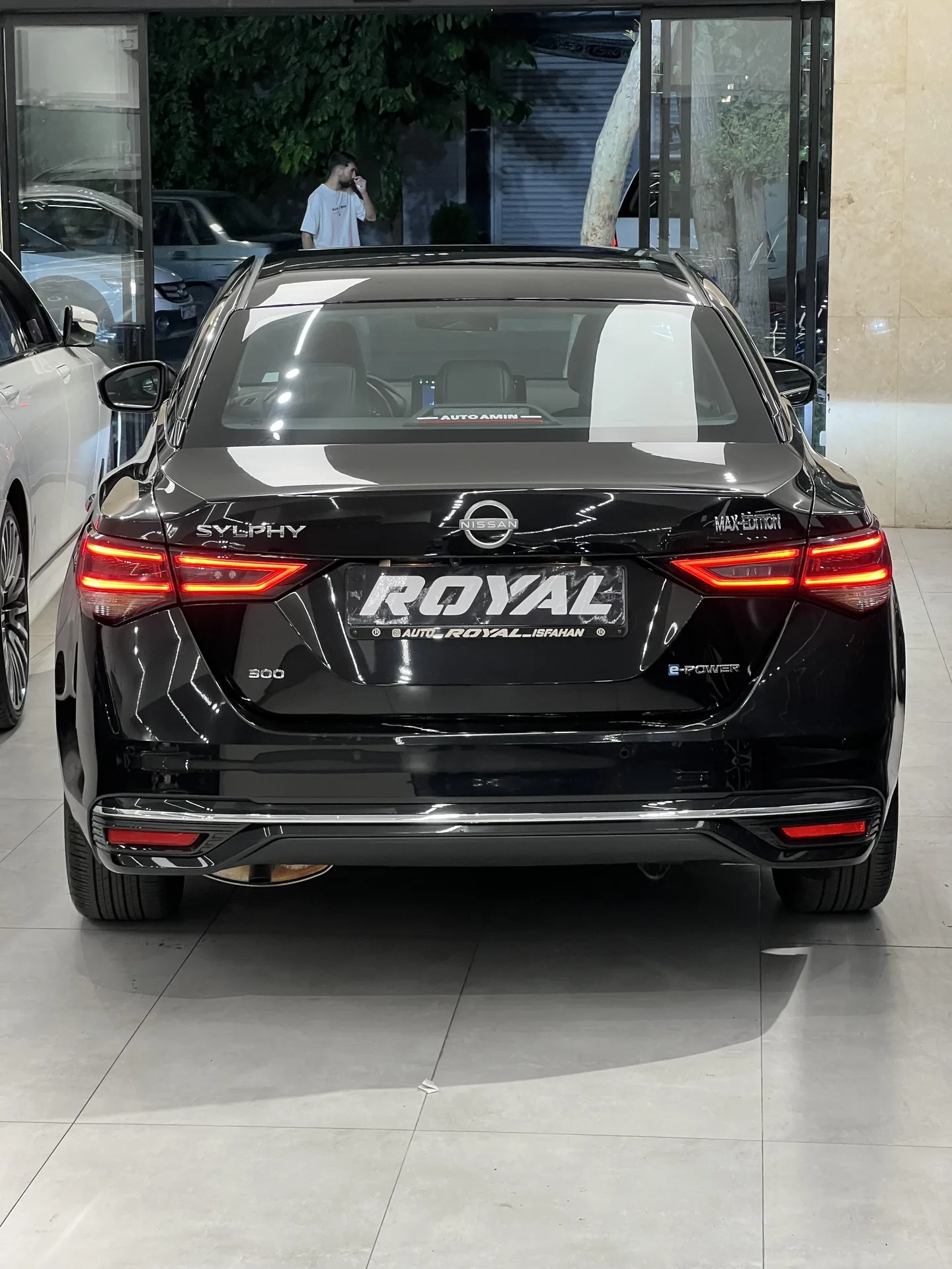 نیسان  سیلفی e-POWER 5