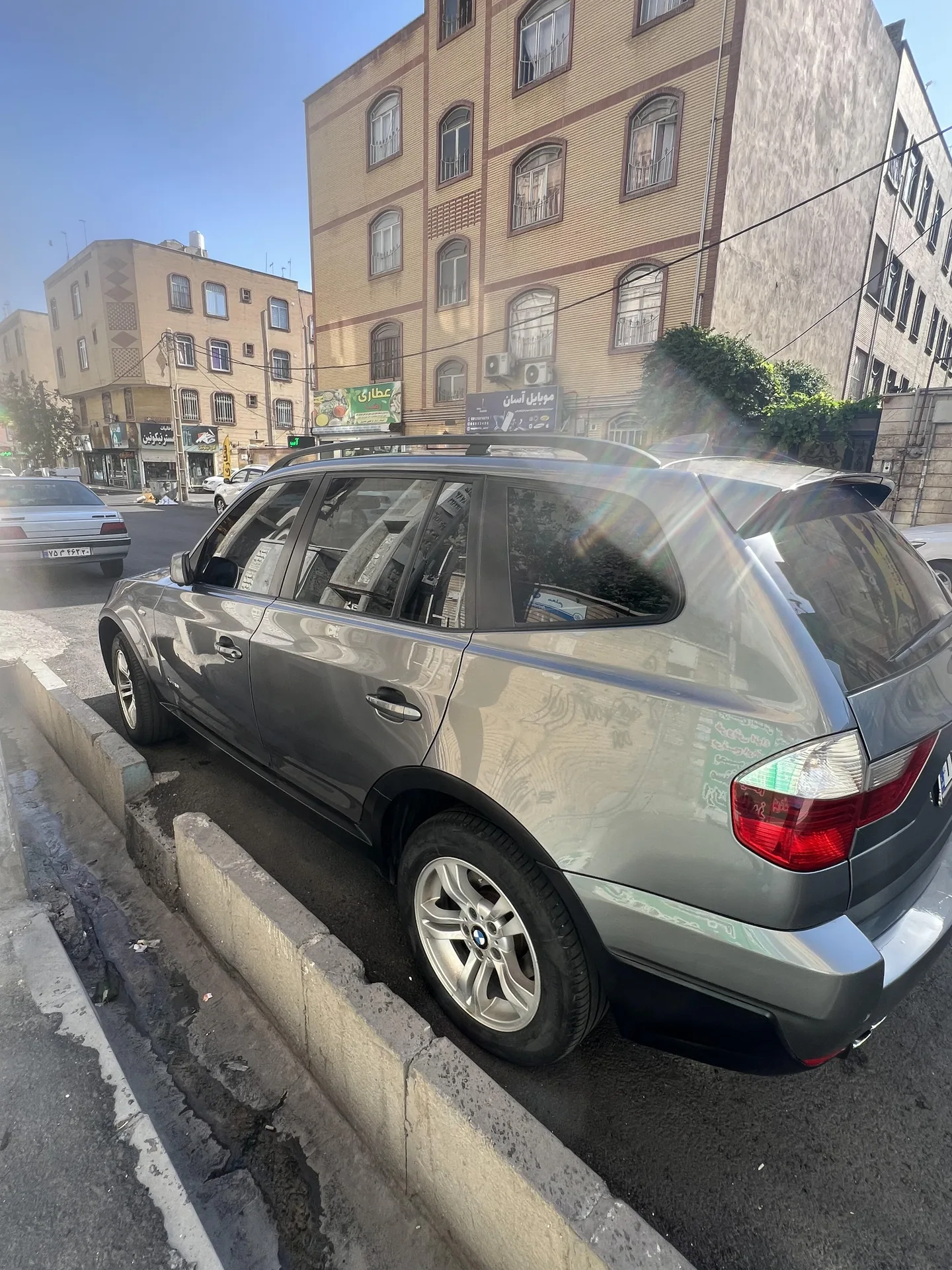 ب ام و  X3 6