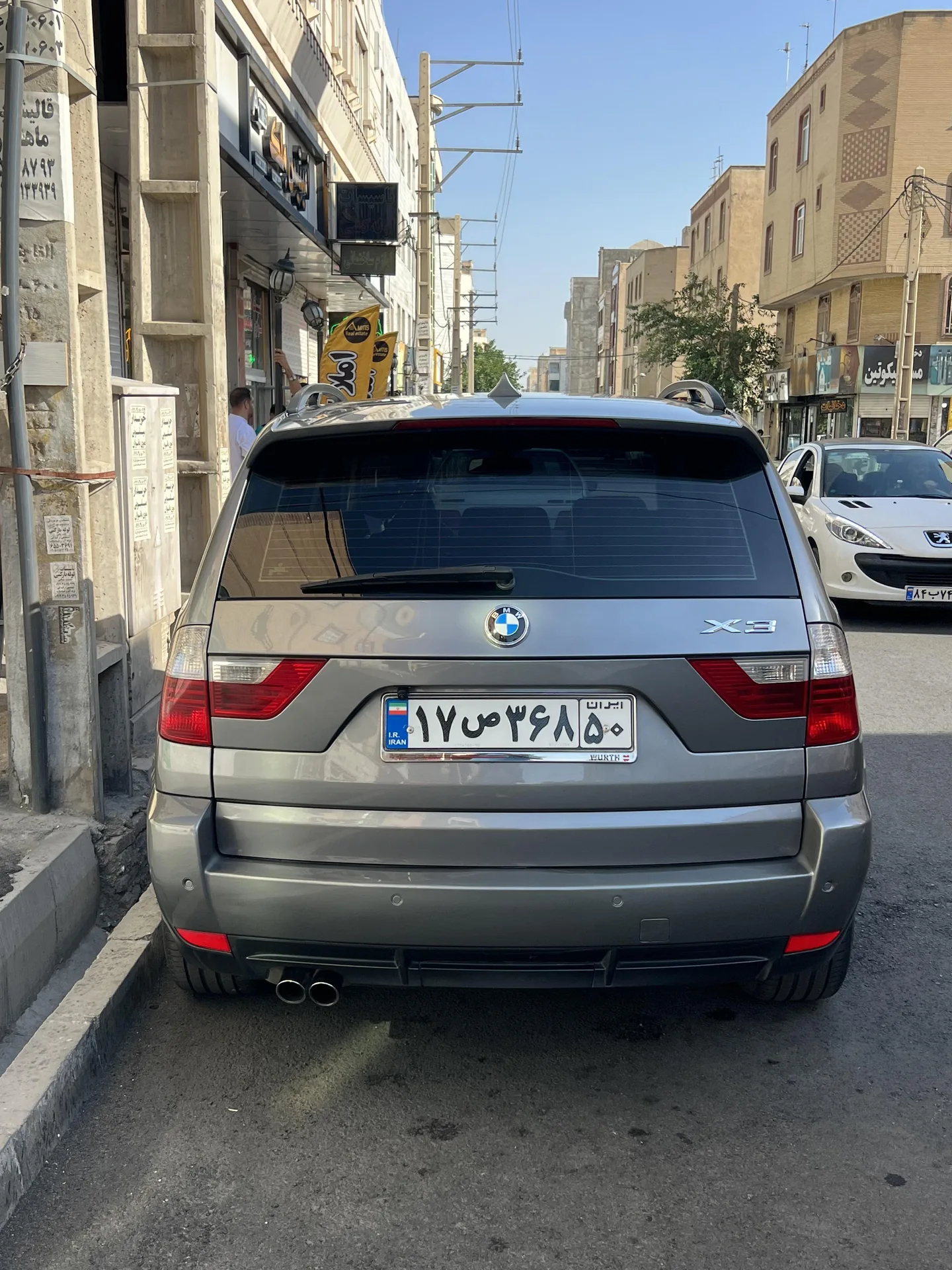 ب ام و  X3 11