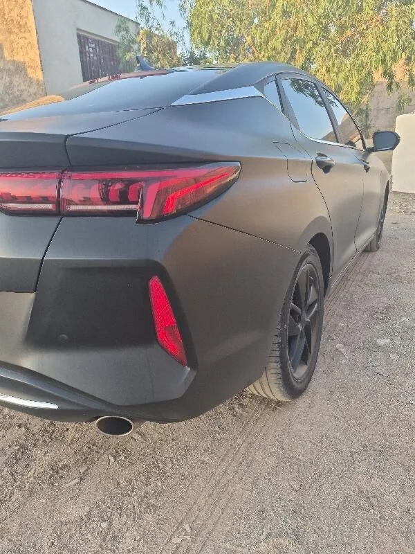 کی ام سی J7