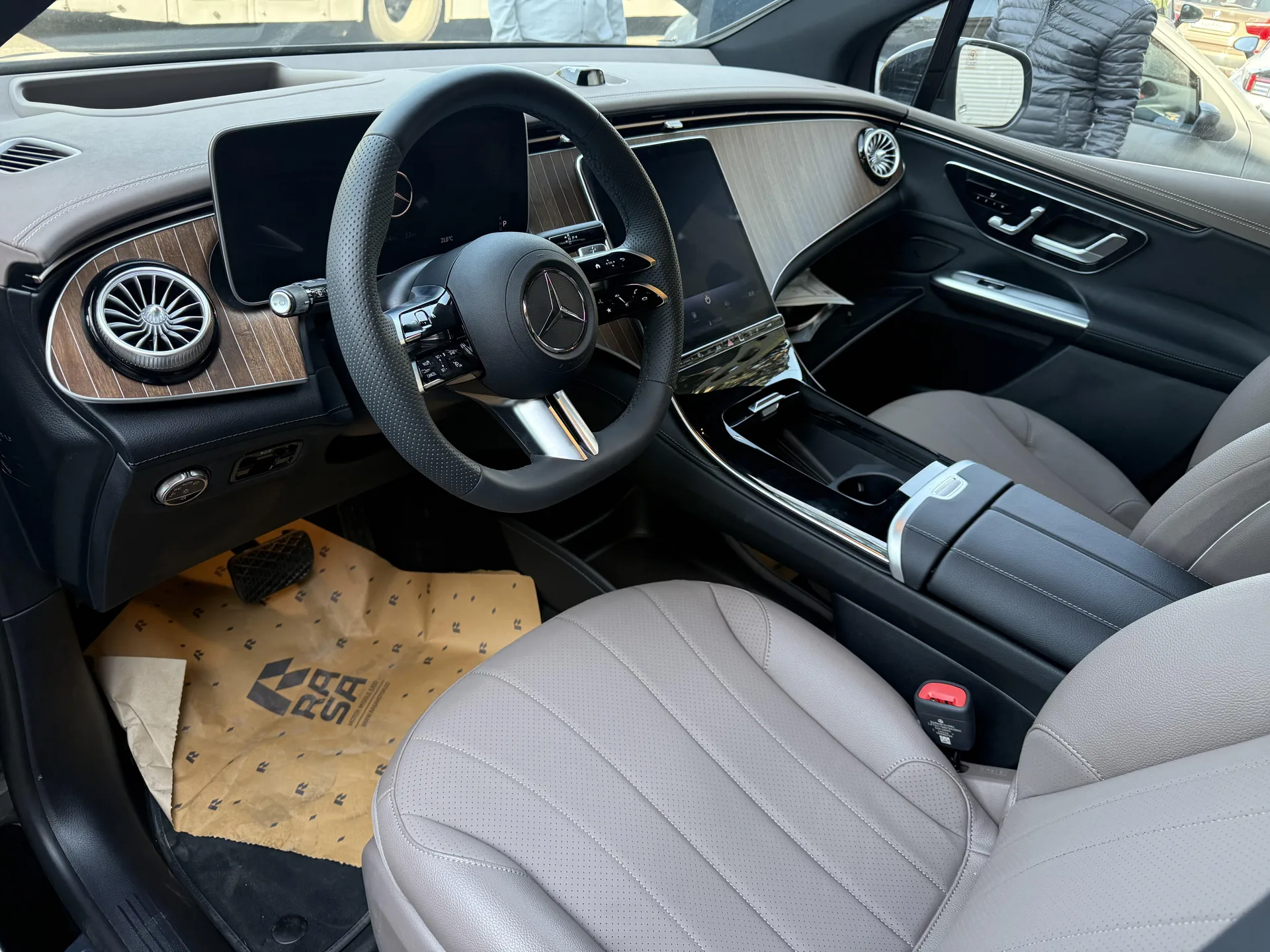 بنز  EQE SUV 3