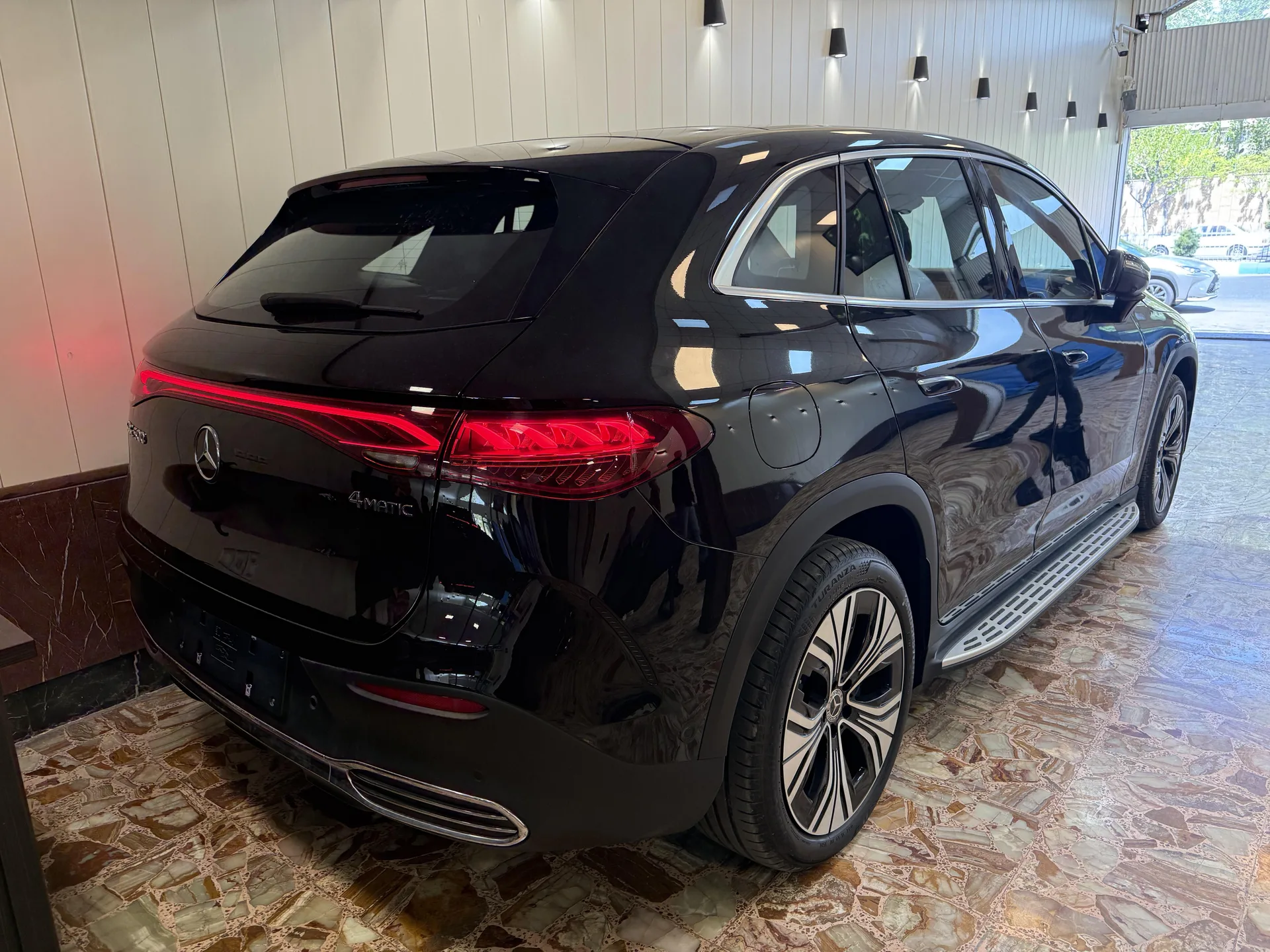 بنز  EQE SUV 7