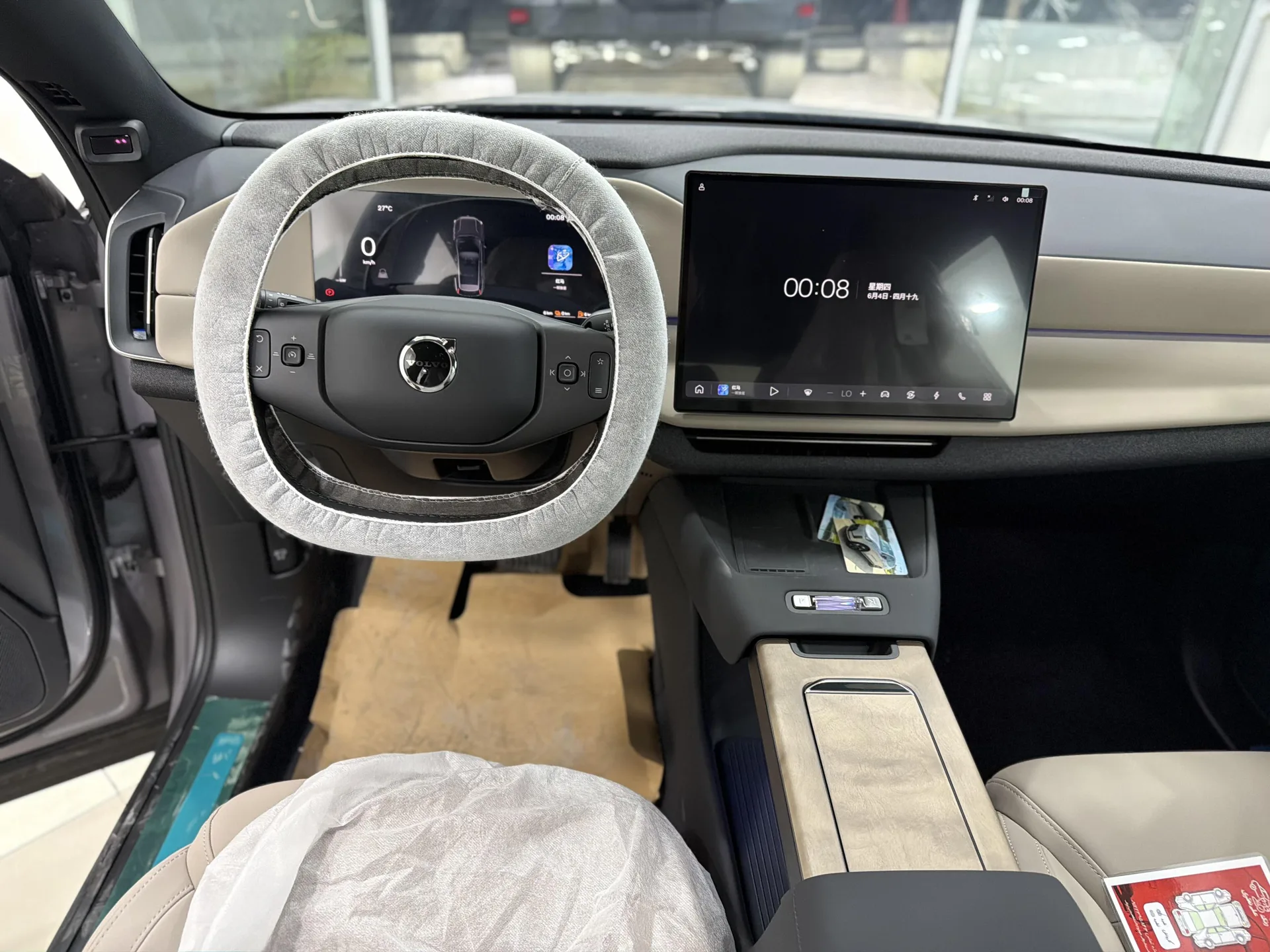 ولوو  XC70 8