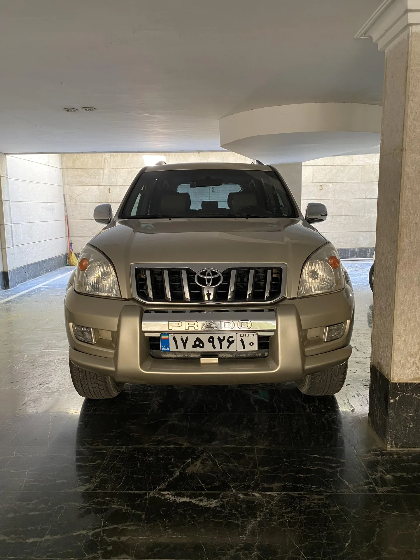 تویوتا پرادو چهار در