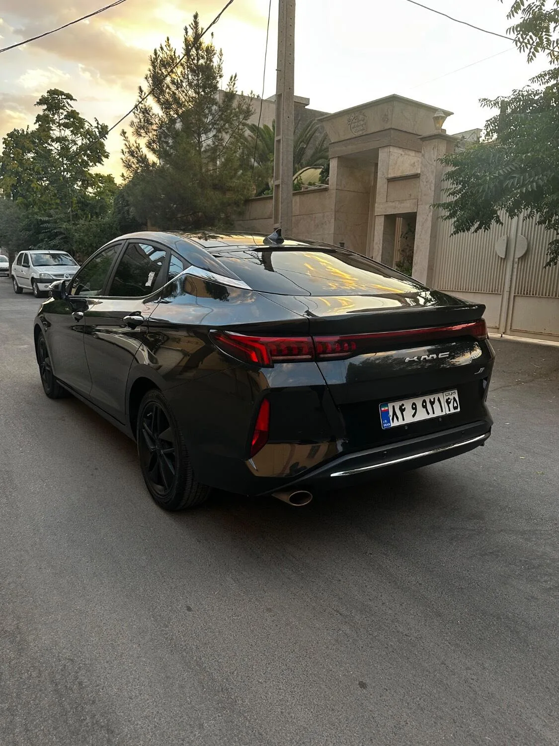 کی ام سی  J7 3