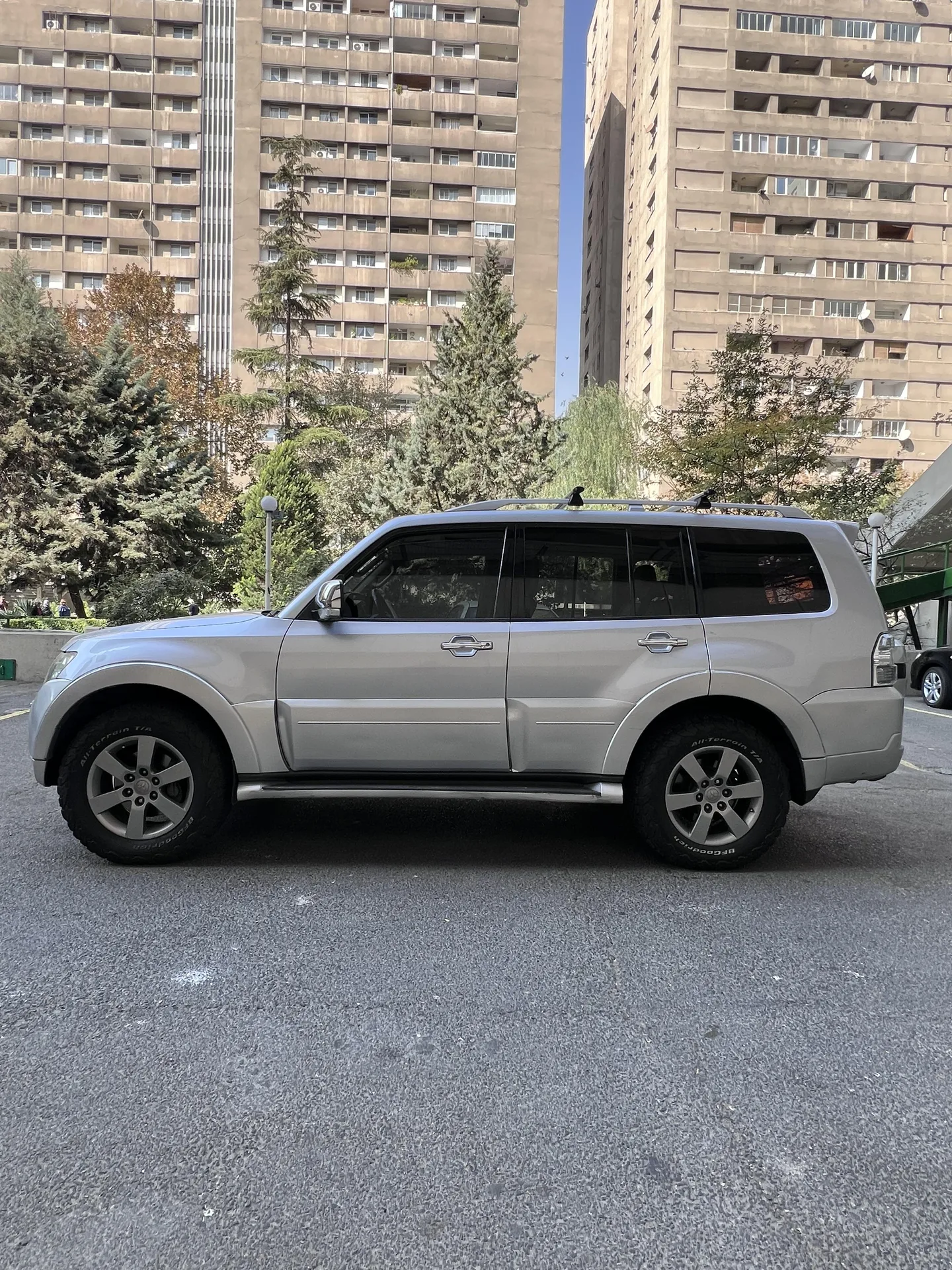 میتسوبیشی پاجرو چهار در