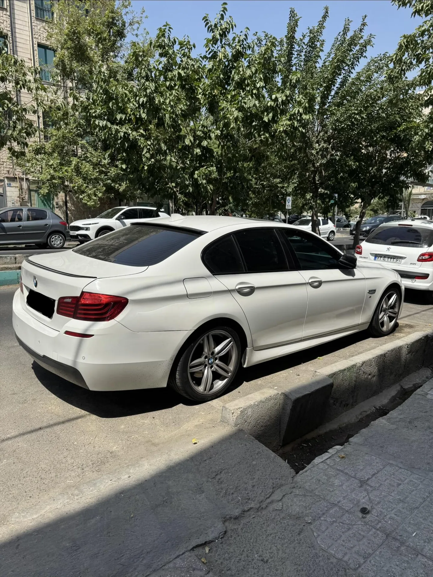 ب ام و سری 5 سدان