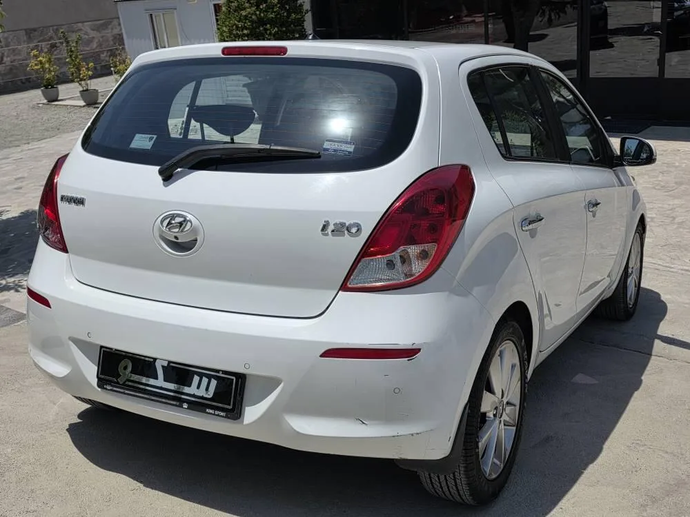 هیوندای  i20 4