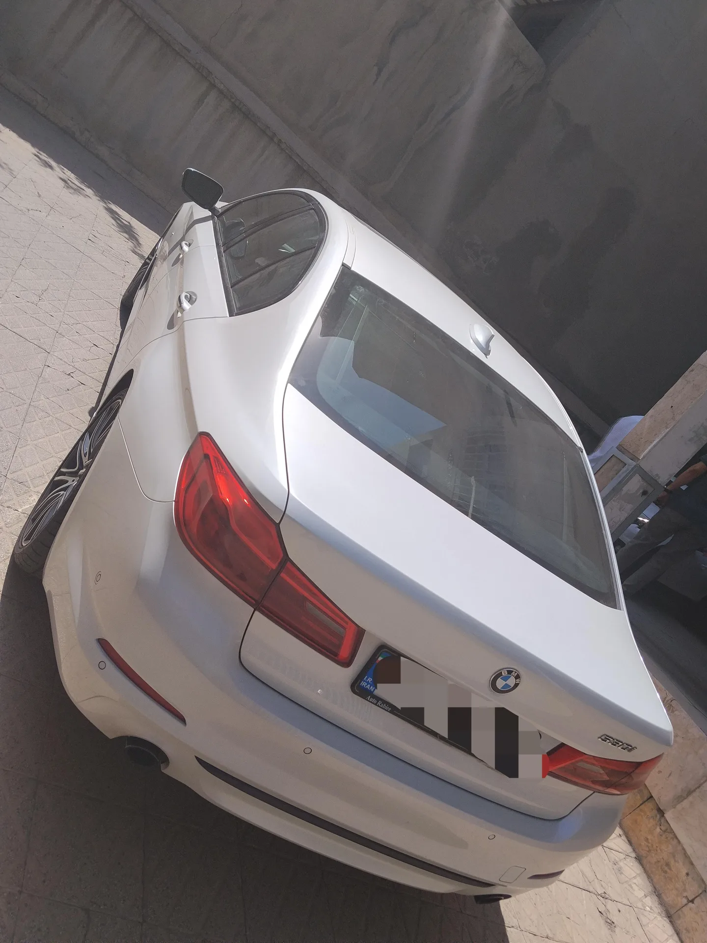 ب ام و  سری 5 سدان 4