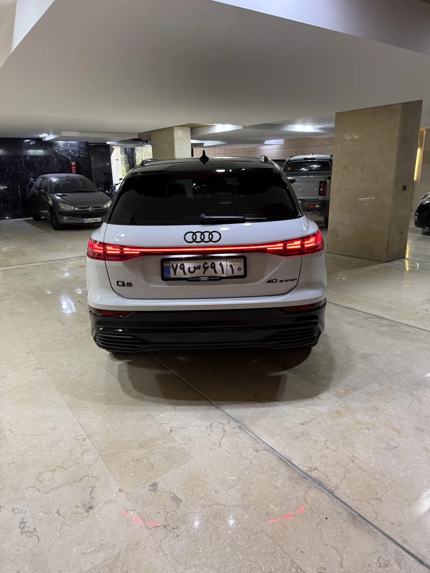 آئودی  Q5 e-tron 4