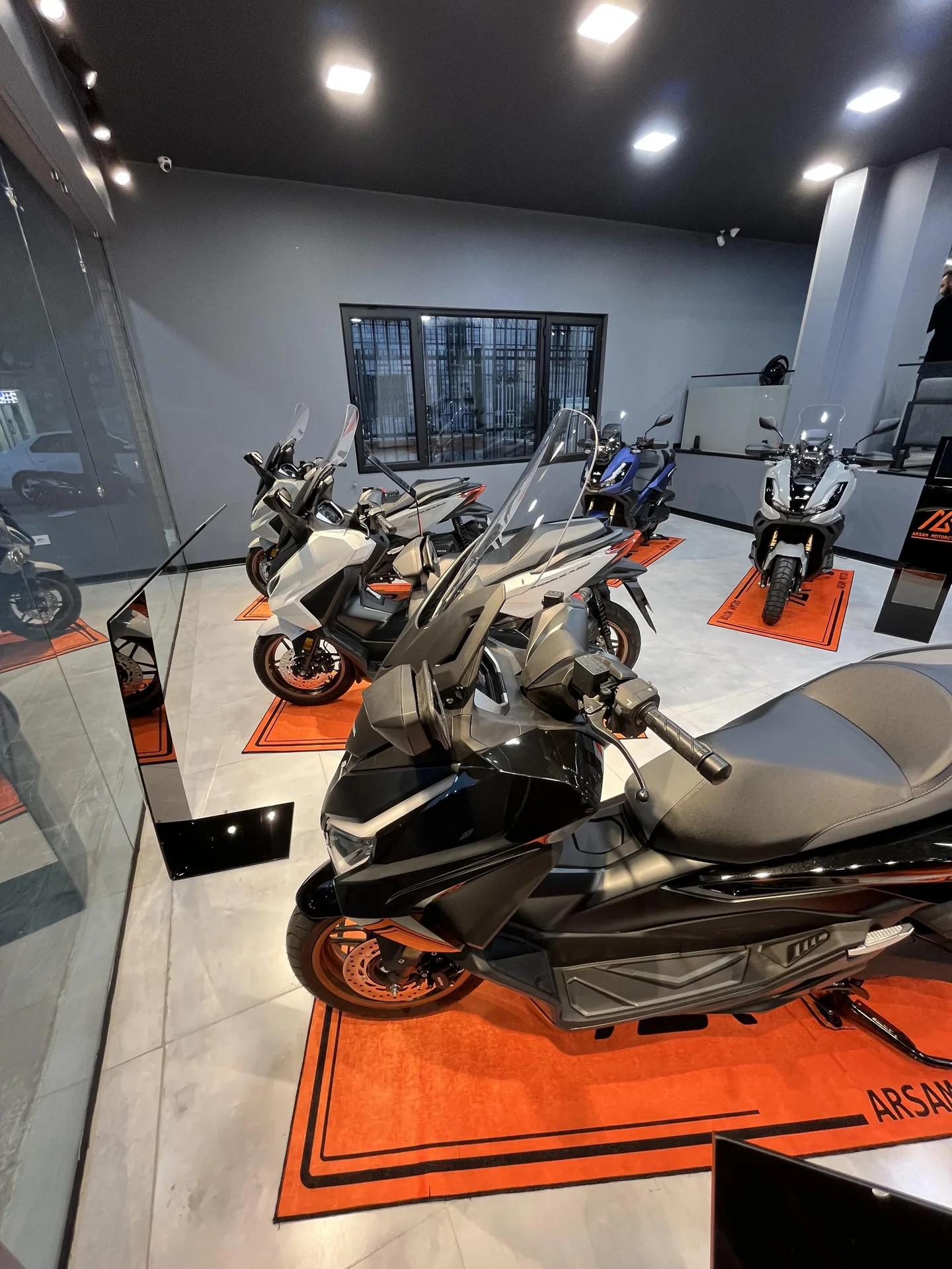 هوندا  ADV 160 4