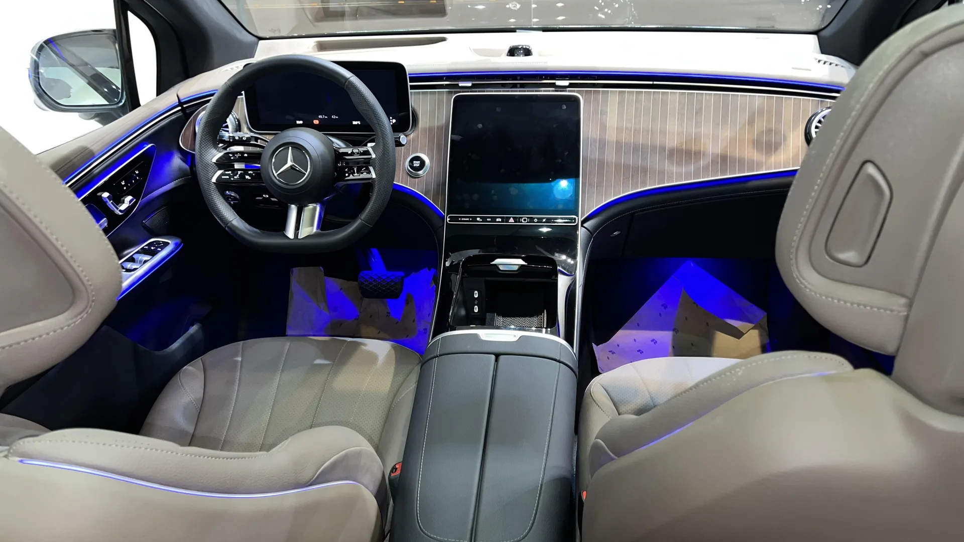 بنز  EQE SUV 6