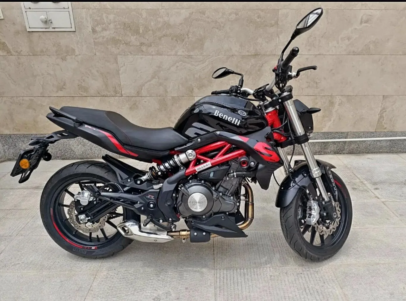 بنلی TNT 300