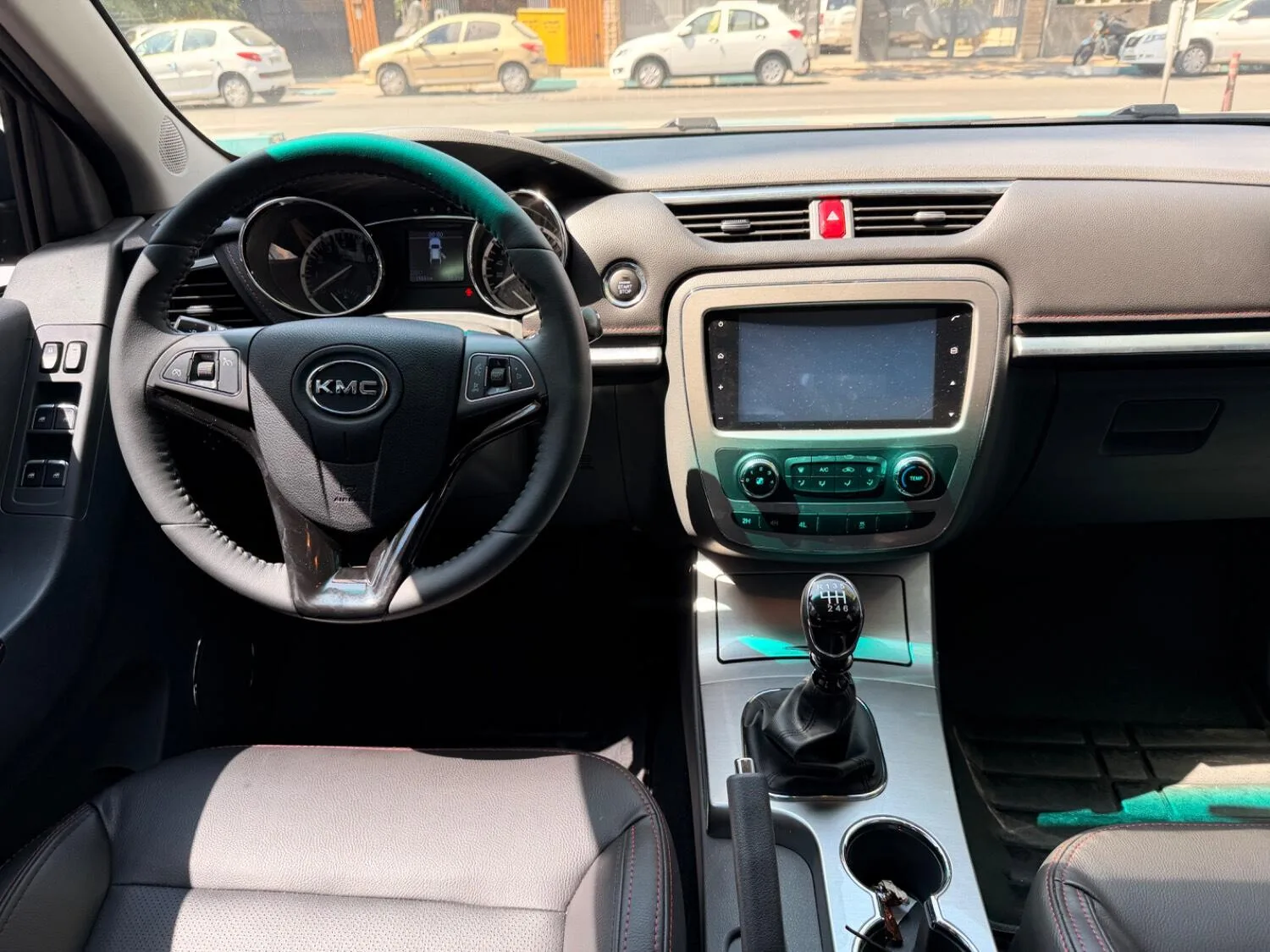 کی ام سی  T8 4
