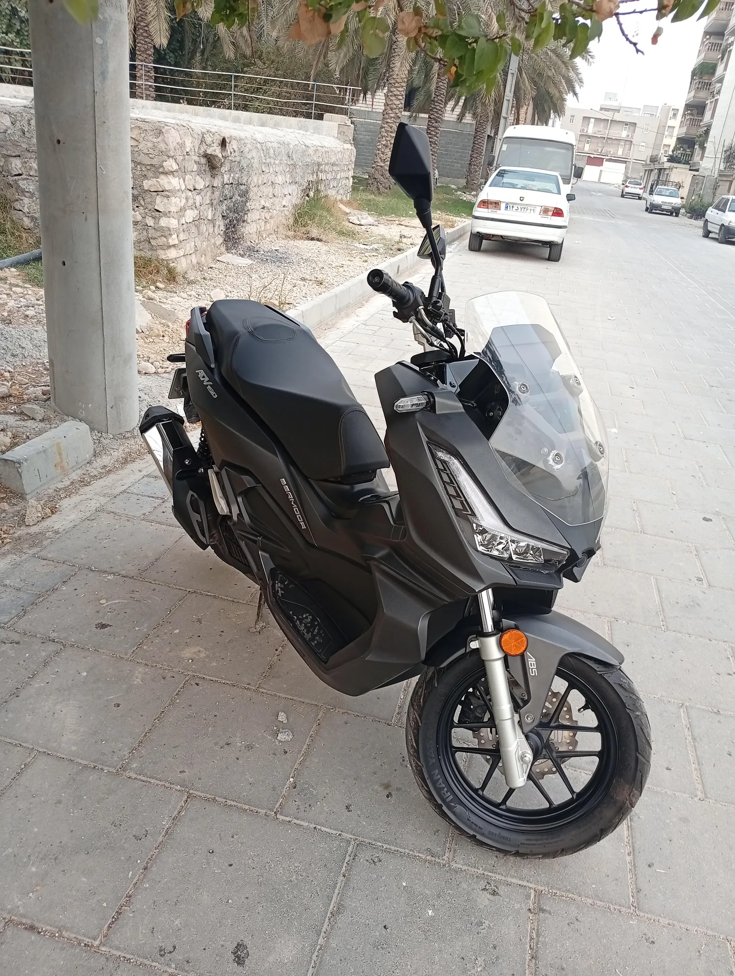 همراه سیکلت ADV 150