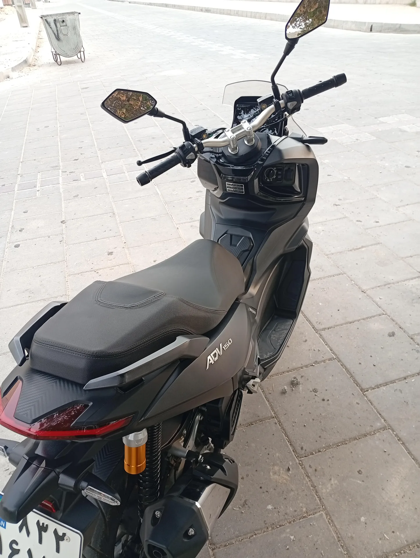 همراه سیکلت  ADV 150 2