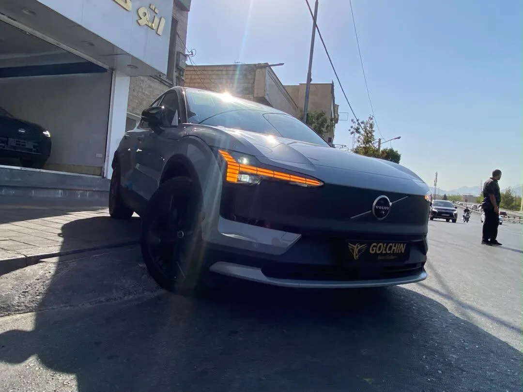 ولوو  EX30 8
